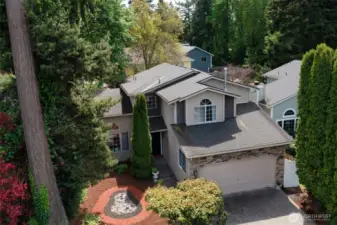 Beautiful home in a prime location Walk to school!