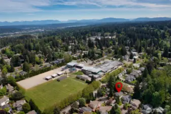 Walk to school - the house is located across the street from Mark Twain Elementary!!!