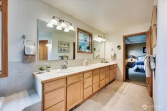 Double sink with lots of counterspace!