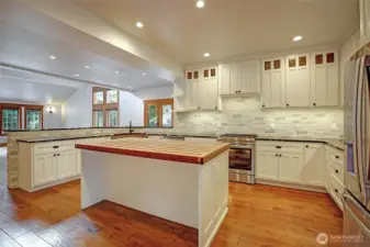 Completely Remodeled w/ Luxury Living Inside and Out~