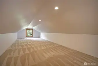 Upper Bonus Room~