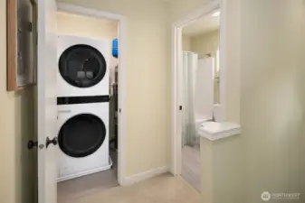 Upstairs laundry - new washer/dryer included
