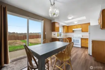 Dining with territorial view