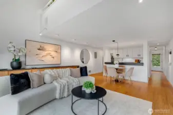 Looking back to the entrance, you'll see how the space spreads out. Very bright and large enough to have people over.