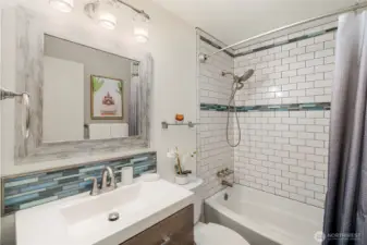 Full guest bathroom