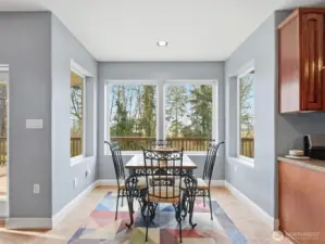 Wonderful Eat-in Nook