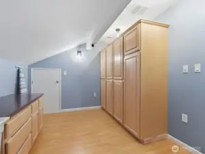 Laundry Center-Upper