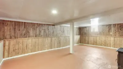 Large 3rd room downstairs