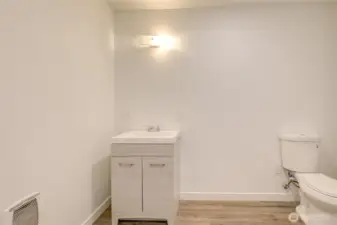 Lower full bath #1, cont.
