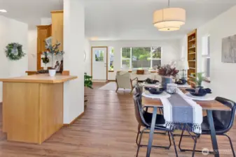 The open plan allows you to stretch out the table for guests! And note that bar seating for a speedy breakfast or a chat with the cook!