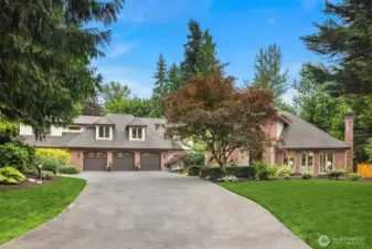 This stunning 4840 sq ft home sits on over an acre in ideal English Hill neighborhood. You won't find another floor plan like this 4 bedrooms + guest suite/workout room + bonus room + 4 car garage!