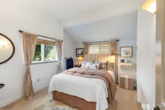 Cozy, private guest / 2nd bedroom.