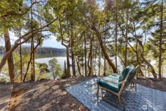 Panoramic Lakefront Views