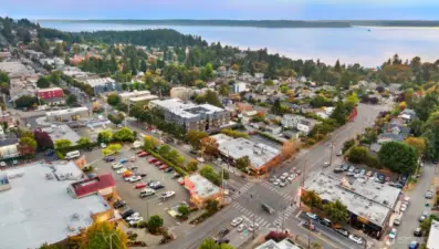 Just minutes from The Junction, West Seattle’s lively hub for shopping, dining, and community, this home keeps you close to favorite cafés, local boutiques, neighborhood eateries, and the Sunday farmers market—all in a walkable, welcoming setting.