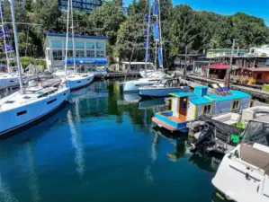 Set in the heart of Westlake, the S.S. Guppy enjoys prime moorage among elegant yachts and storied floating homes, with the calm waters of Lake Union as your front yard and city amenities just beyond.