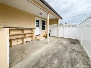 Covered Patio with fenced in area