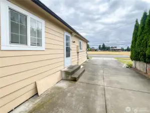Long Driveway for additional parking