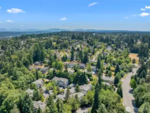Woodinview is conveniently located near both downtown Bothell and Woodinville, with easy access to Kirkland and Totem Lake.