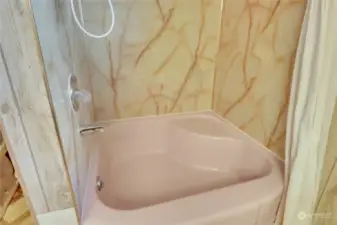 Pink Soaking Tub - come on, you know you love it! It's in near perfect condition, too!