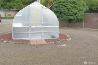 THE GARDENER WILL ENJOY THE GREEN HOUSE!
