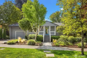 Welcome to this well loved & maintained Hawthorne Hills home!