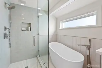 Huge Shower and Soaking Tub