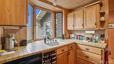 Lovely bay window in the kitchen.