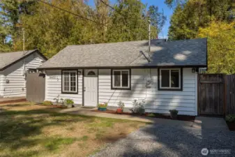 This cottage is a grand 500 square feet with 2 bedrooms and 1 bathroom.