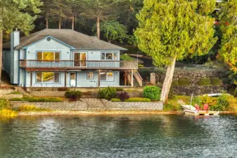 This stunning Benson lakefront home is a dream come true.   Whether you are looking for full-time residence or part-time vacations, this home has it all.    A rare double lot with year round waterfront access, perfect for fishing, swimming, floating on your retractable dock or just watching sunsets.    Come experience all Benson Lake has to offer.