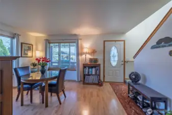 dining/entry