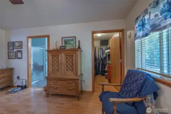 primary suite main floor
