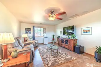 Large Bonus room... TV room, Game room, Craft room, Play room.... many options!