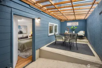 Fully enclosed shop/fitness storage area.