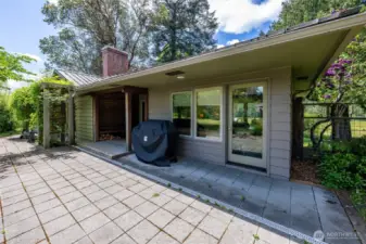 Back patio with room to entertain