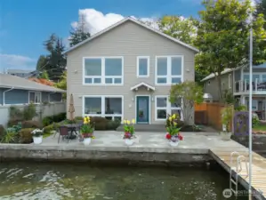This is your chance to live on beautiful Lake Washington and step out of the light-filled living areas to the entertainment sized patio and 80 foot dock complete with swim ladders and boat lift.