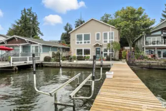 The solar powered boat lift is ready for your vessel!