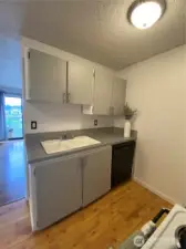 Kitchen has a dishwasher!