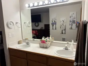 Double sink area in primary