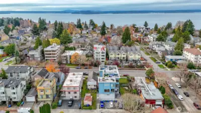 Most excellent location in North Admiral district. Short didtance to water taxi and downtown stadiums etc.