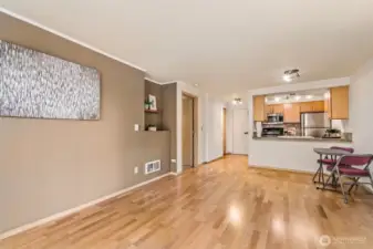 Open kitchen/Dining room