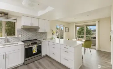 Kitchen & breakfast nook