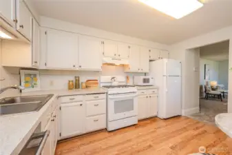 Such an adorable Kitchen!