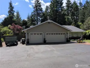 Welcome to 2835 Cooper Point Rd. 2249sf 3bed, 2.75 ba on 1 acre, private & fully fenced