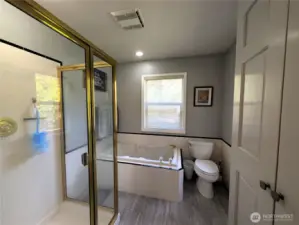 5 Pc Primary Bath with Jetted tub. #2835 Cooper Point Rd NW, Olympia, WA 98502