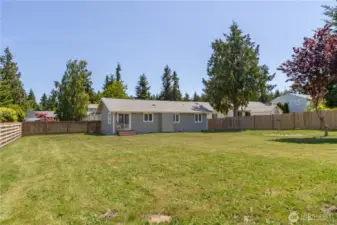 Expansive Fully Fenced Backyard – Plenty of Space for Pets, Play, Gardening & Outdoor Entertaining!