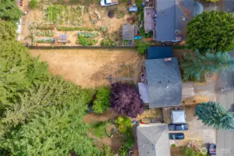 Huge yard for entertaining or gardening? Options are endless