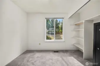 3rd Guest bedroom with closet organizer or office?