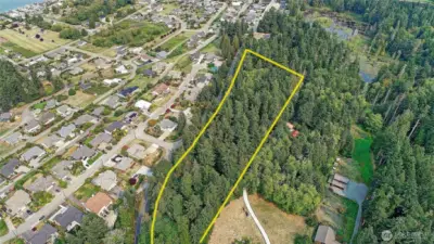 Aerial photo of approx. three lots