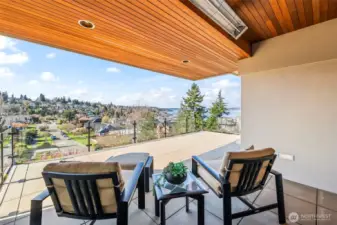 Extend the season of outdoor entertaining. A sleek, integrated ceiling bar heater ensures this sophisticated patio remains a cozy oasis, perfect for enjoying twilight views even as the evening air cools.