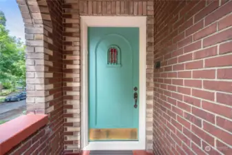 Classic covered entry